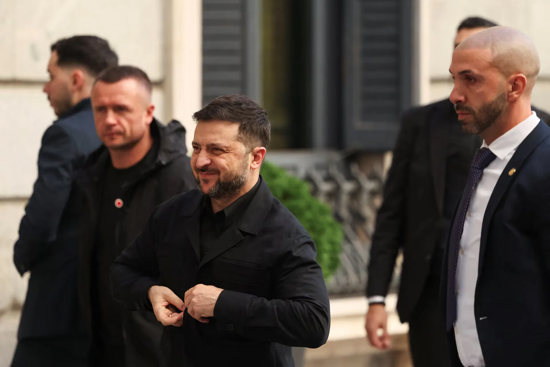 Шанси Зеленського На Другий Термін У Контексті Політичної Динаміки Та Роль Підтримки Родини